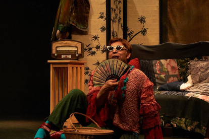 "Bésame, forastero", historia situada en la primavera de 1986, está inspirada en la novela "Tengo miedo, torero", del autor chileno Pedro Lemebel.