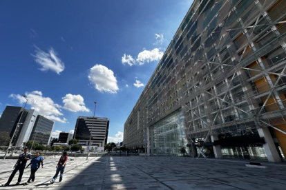 Plataforma financiera, complejo gubernamental que agrupa oficinas clave del sector público.