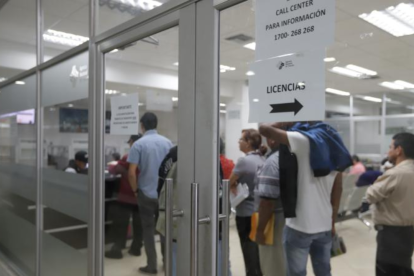 Las licencias de conducir, tanto profesionales como no profesionales, tienen una vigencia de cinco años y pueden renovarse sin excepción.