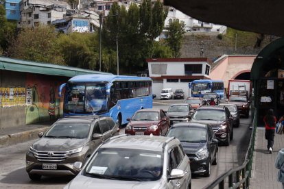 El dispositivo conocido como tercera placa se colocará en el parabrisas de los vehículos.