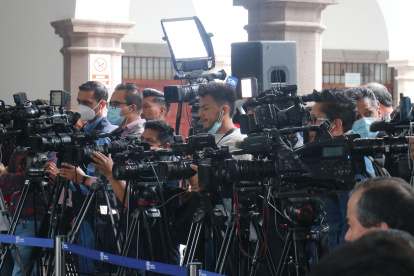 Un grupo de periodistas en Quito en una rueda de prensa.