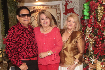 Hugo Proaño, Relfa de Proaño e Inés Camacho.