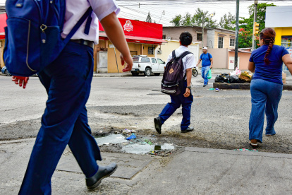 Sectores como Mapasingue, en el noroeste de Guayaquil, llevan años esperando que se reparen los baches de avenidas como Enrique Ortega Moreira.