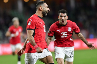 Mohamed Salah (i) comandará la ofensiva de Egipto.