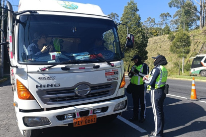 El transporte pesado no puede circular de 06:00 a 10:00 en la Ruta Viva y Simón Bolívar