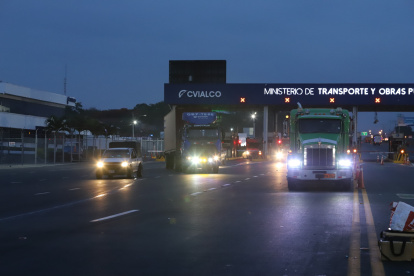 Tránsito. Los conductores de los vehículos livianos temen al circular a lado de los pesados.