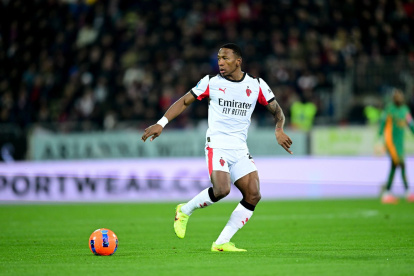 El lateral ecuatoriano atraviesa una crisis de adaptación en AC Milan.