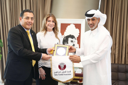 Ivonne Baki durante una actividad internacional, en medio del debate por una eventual aspiración global.