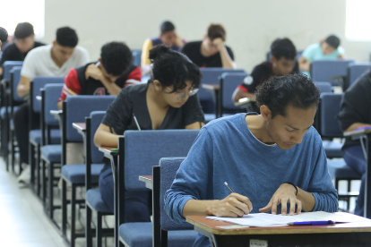 El examen tiene una duración aproximada de 1 hora y 45 minutos y evalúa conocimientos y aptitudes en Matemáticas, Química, Física y Ciencias para el Arte.