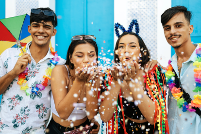 Actividades y desfiles de Carnaval 2026 atraen a turistas nacionales e internacionales.