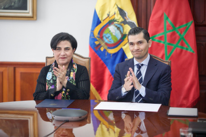Gabriela Sommerfeld y Xavier Rosero durante la firma del memorando entre FEDEXPOR y empresarios de Marruecos.
