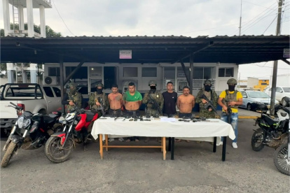 Un operativo militar ejecutado en el sector de Jauneche, provincia de Los Ríos, permitió la captura de cuatro supuestos integrantes de Los Fatales.