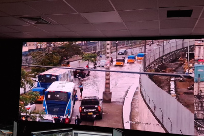 bastaron horas de garúa persistente para inundar varias calles del norte de Guayaquil. Incluso este 12 de enero, según reportó Segura EP, había acumulación de agua en algunas calles.