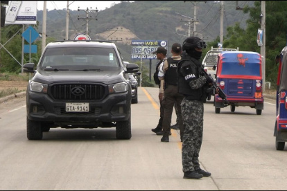 Tras el hallazgo de los restos humanos, la presencia policial es constante en las entradas y salidas de este cantón de la provincia de Manabí