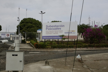 En la subestación de Pascuales se transforma la energía para entregarla a la distribuidora CNEL.