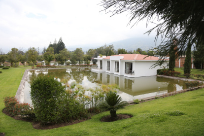 Zakua Gardens está ubicado en la parroquia de Puembo, a 50 minutos de la capital.