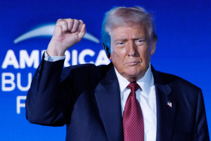 The New York Times reveló que el Pentágono habría utilizado un avión militar pintado como civil para atacar embarcaciones sospechosas de narcotráfico.