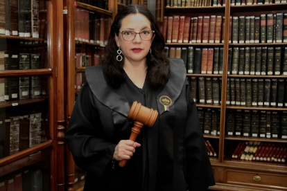 Daniella Camacho tiene 56 años, es abogada chileno-ecuatoriana y es jueza de la Corte Nacional de Justicia desde 2017.