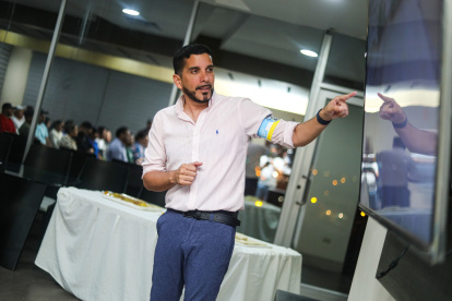 El alcalde de La Libertad, Francisco Tamariz, reapareció tras varios días sin referirse a la fallida venta de 93 hectáreas de terreno municipal.