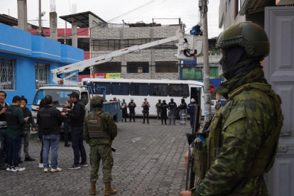 Efectivos de la Policía, Intendencia de Pichincha y Fuerzas Armadas realizaron los controles.
