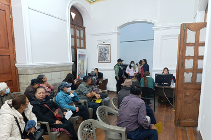 Los ciudadanos han acudido a pagar sus impuestos prediales en Riobamba, entre las quejas por cobros de valores errados.