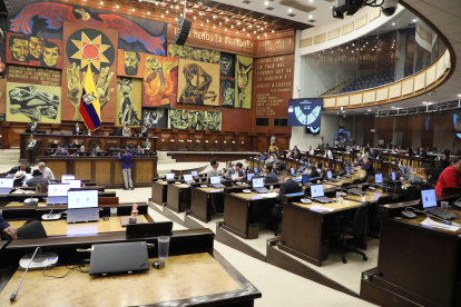 Los titulares de la Comisión del Derecho a la Salud y Deporte, y de Fiscalización y Control Político no se pronunciaron sobre las contrataciones de CNT.