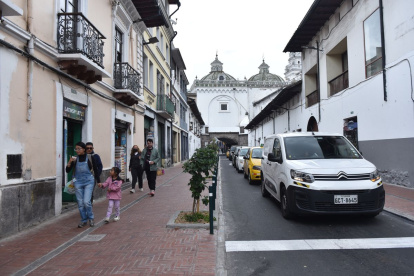 La restricción vehicular del Pico y placa en Quito aplica de lunes a viernes y en dos horarios.