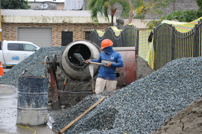 En la manzana 1364 de Los Vergeles se ha iniciado la construcción de uno de los nuevos parques que tendrá la ciudad, según informó el Cabildo. Se espera que todos estén listos en un plazo de 4 meses.
