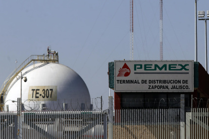Un centro de distribución de combustibles de Petróleos Mexicanos (PEMEX) en la ciudad de Zapopan, estado de Jalisco (México).