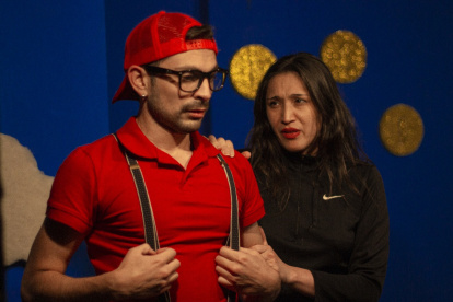 "Juego Inconcluso" es una de las obras que inaugura la propuesta Hilos de Luz y de Sombra en el Teatro Victoria.