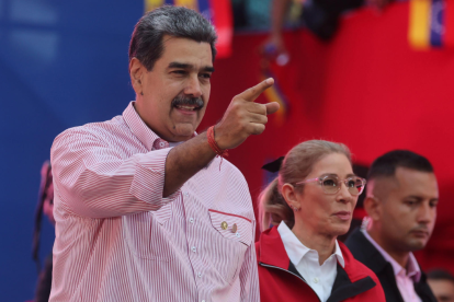 Tras la captura de Nicolás Maduro en EE.UU., cientos de venezolanos han comenzado a enviarle cartas a la prisión como forma de desahogo, denuncia y expresión política.