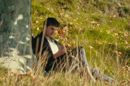 Tomás Farell como Javier