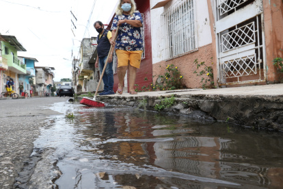 Referencial. Acumulación de agua en calles de la ciudad tras lluvias.