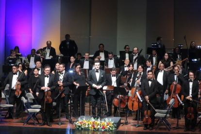 Durante la cita musical, se interpretaron temas emblemáticos como El Danubio Azul, El Vals del Emperador, Oro y Plata y la infaltable Marcha Radetzky.