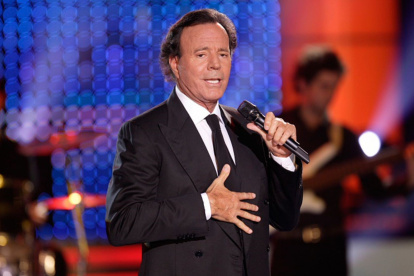 Julio Iglesias tiene 82 años.