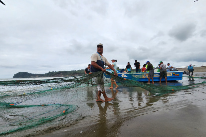 Artesanal. El chinchorro es un vestigio vivo de las formas de organización colectiva que los pueblos costeros han mantenido por siglos.