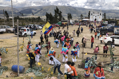 Comunidad. El encuentro de los caporales transmiten saberes, símbolos y organización comunitaria a las nuevas generaciones.