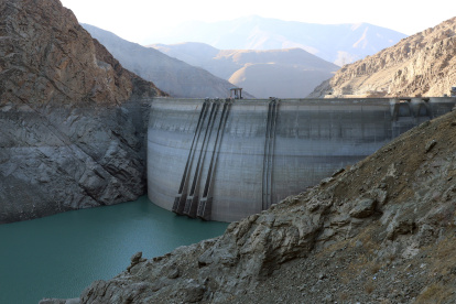 Sequía. La presa Amir-Kabir muestra signos evidentes de sequía en la provincia de Elburz, norte de Irán. Un problema que ha movilizado a la población.