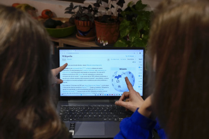 Web. La Wikipedia se edita en más de 300 idiomas y acumula ya más de 60 millones de artículos.