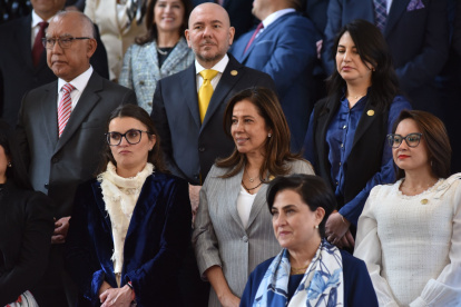 Cynthia Gellibert (centro) es la actual secretaria de la Administración Pública en el Gabinete de Daniel Noboa.