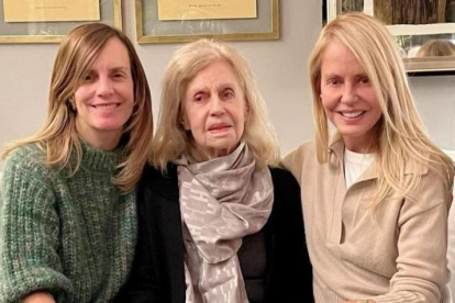 Cecilia Bolocco con su hermana y madre.
