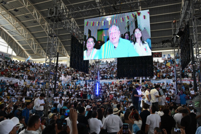 Rafael Correa apareció de forma virtual en la convención nacional de Revolución Ciudadana.