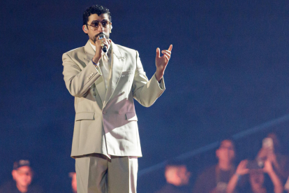 Bad Bunny durante su show en Lima, parte de su gira mundial ‘Debí tirar más fotos’