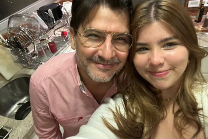 Rafaella con su padre, Xavier Pimentel.