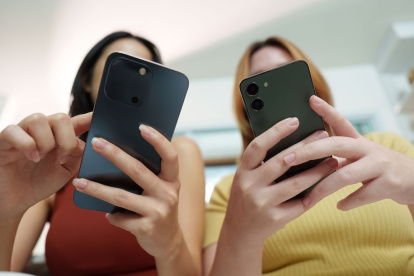 Las plataformas digitales no son neutrales: sus sistemas de visibilidad favorecen ideales corporales restrictivos y reproducen dinámicas que castigan la diversidad física.