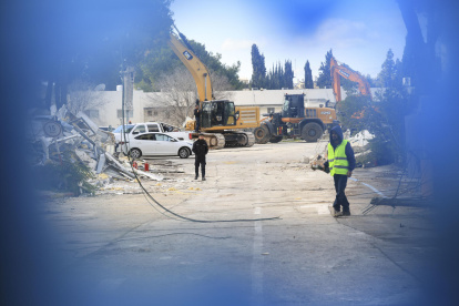 Demolición de la sede principal de UNRWA en Jerusalén, este martes.