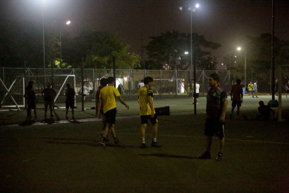 Ciudadanos jugado en el parque Samanes, en el norte de Guayaquil.