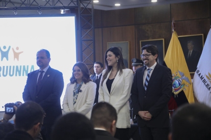 El ministro del Interior John Reimberg presentó el proyecto y la vicepresidenta María José Pinto fue testigo.