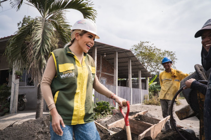 Mafer Vargas, alcaldesa de Simón Bolívar, rechaza las vinculaciones con el crimen organizado.