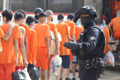 Internos en una cárcel de Guayaquil, epicentro de la crisis de tuberculosis en Ecuador.
